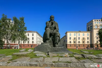 Памятник Якубу Коласу в Минске | Планета Беларусь