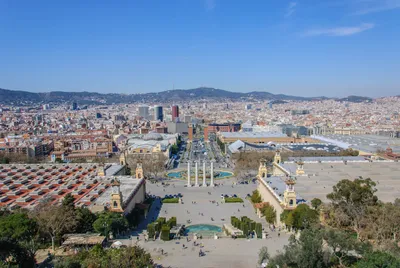 Площадь Catalunya в HDR в Барселона, Испании. Редакционное Фото -  изображение насчитывающей цветасто, стая: 29141311