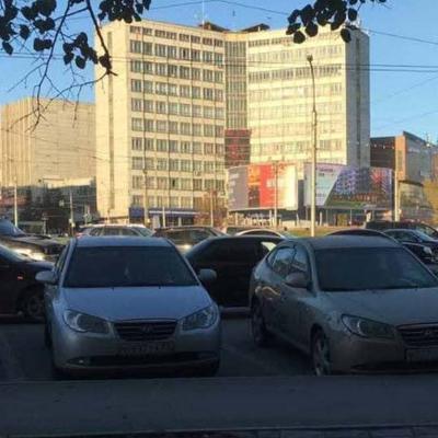 Площадь Калинина в Новосибирске перекрыли для открытия стелы | 03.11.2022 |  Новосибирск - БезФормата