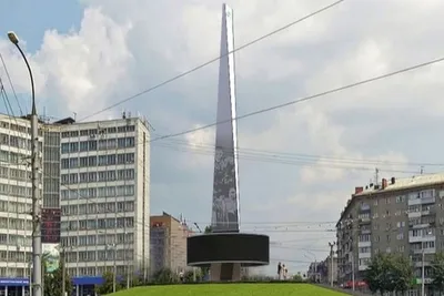 Сияющую стелу на площади Калинина сняли с высоты в Новосибирске 2 ноября  2022 г. - 2 ноября 2022 - НГС.ру