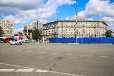 Площади Калинина мешают парковки и «бабушки с цветочками» | | Infopro54 -  Новости Новосибирска. Новости Сибири