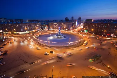 На площади Калинина в Новосибирске установили 30-метровую стелу | ОБЩЕСТВО  | АиФ Новосибирск