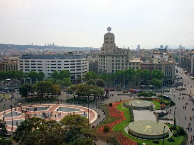 На площади Каталонии в Барселоне Редакционное Изображение - изображение  насчитывающей зодчества, подавать: 179936565