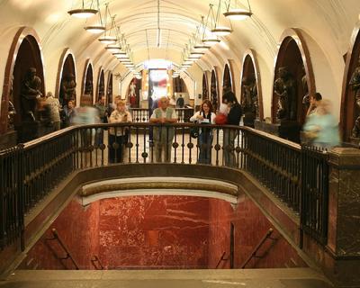 Площадь Революции (станция метро, Москва) — Википедия