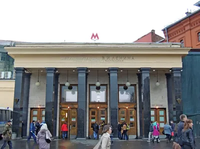 Стометровая ледяная горка на площади Революции – события на сайте  «Московские Сезоны»