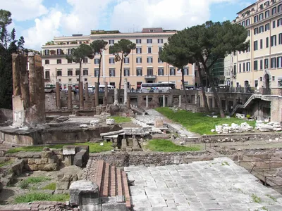 Самые красивые площади в Риме. 1. Campo de' Fiori (Кампо де Фьори). Кампо  де Фьори, где расположен один из самых исторических и ярких рынков Рима,  стоит увидеть…