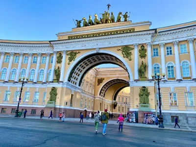 Шоу «Страна Света» на Дворцовой в Петербурге
