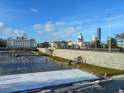 В Екатеринбурге отменили День строителя на Плотинке | Уральский меридиан