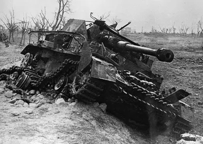 Подбитый и брошенный немецкий танк PzKpfw IV на Волховском фронте — военное  фото