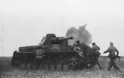 Фото \"Северо-Западный фронт. Подбитый немецкий танк\", 1941 - 1942 - История  России в фотографиях