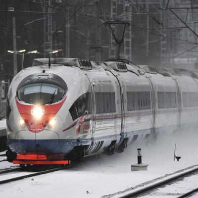 На перегоне под Сочи оказались \"заперты\" 13 поездов дальнего следования и  электричек - KrasnodarMedia.ru
