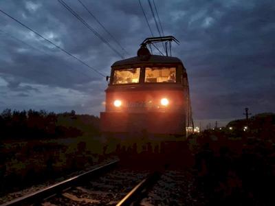 МЧС: четыре вагона пассажирского поезда Екатеринбург - Адлер сошли с  рельсов - ТАСС