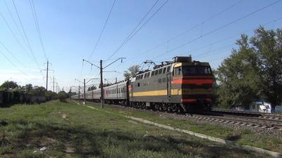 Электровоз ЧС4Т-737 с поездом №463 Адлер — Самара - YouTube