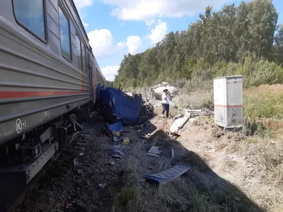 В Калужской области цементовоз столкнулся с пассажирским поездом Ейск -  Москва - KP.RU