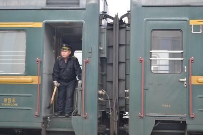 Поезд Пекин — Москва пересек границу без пассажиров из-за коронавируса — РБК