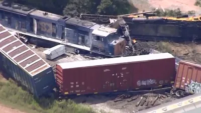 В США при столкновении поезда и автомобиля на переезде погибли 4 детей