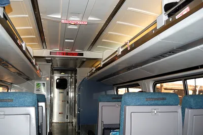 Пассажиры всходя на борт поезда США Amtrak Редакционное Стоковое  Изображение - изображение насчитывающей шток, посадка: 51661729