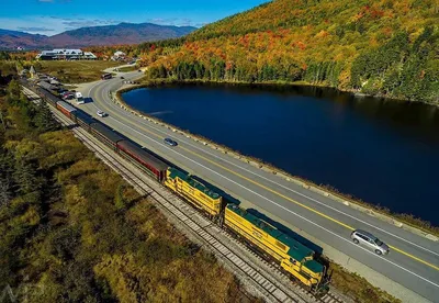 Пассажиры всходя на борт поезда США Amtrak Редакционное Стоковое Фото -  изображение насчитывающей шток, путешественники: 51661663