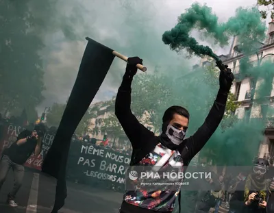 Беспорядки во время первомайских демонстраций в Париже | РИА Новости  Медиабанк