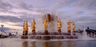 В Барселоне в День Независимости Украины фонтаны пели Червону калину и  песни Океана Эльзы - видео | OBOZ.UA