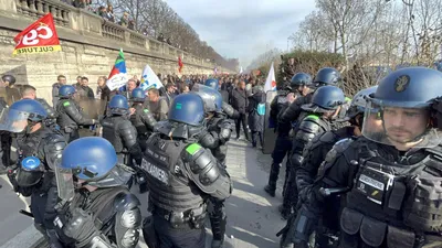 В ходе беспорядков во Франции пострадали почти 250 полицейских и жандармов,  задержаны более 650 человек | Factor.am