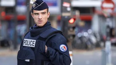 Во Франции вооруженный человек проник в центр МВД | SLON