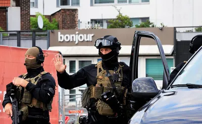 Во Франции мужчина расстрелял двух полицейских :: Новости :: ТВ Центр