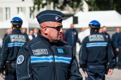 Полиция и жандармерия Франции будут ездить на новых Peugeot 5008 - Журнал  Движок.