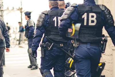 МВД Франции опровергло сообщения об отключении интернета из-за протестов —  РБК