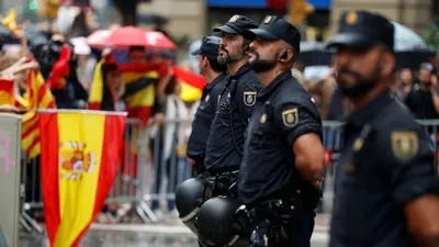 Горячие испанские полицеские и как они работают | - Алло? - Hola! | Дзен