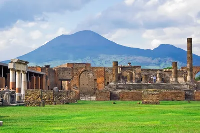 1 апреля, много лет назад, начались раскопки Помпеи