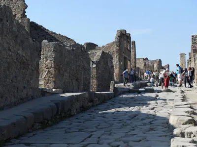 1 апреля, много лет назад, начались раскопки Помпеи