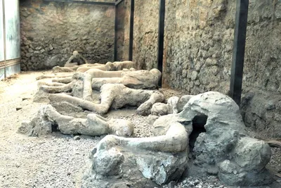 У каждой комнаты своя история\". На раскопках в Помпеях обнаружен дом с  фонтаном, печью и уникальными фресками