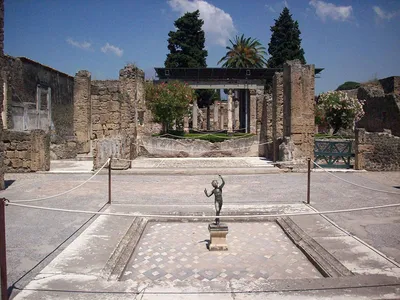 Помпеи — уникальный памятник древней цивилизации. Экскурсии по Неаполю.  Италия