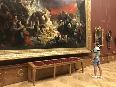 Пасхалка» на картине Брюллова «Последний день Помпеи»