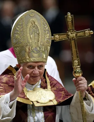 У Римского Папы теперь есть свой именной посох ○ Papst Press