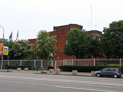 Посольство Франции попросило Россию осудить угрозы в адрес французов — РБК