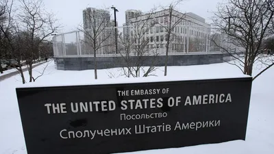 Госдеп разрешил выезд госслужащих США и обязал выехать членов их семей из  посольства в Киеве