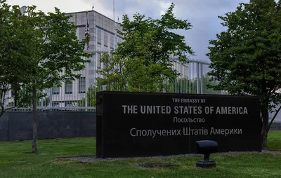 Возле посольства США в Киеве прогремели взрывы | Українські Новини