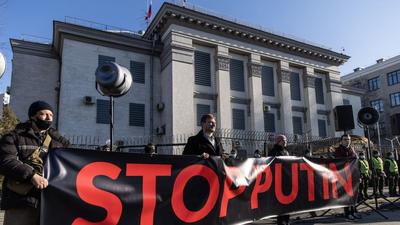 Акция протеста у посольства Украины в Москве: Трансляция завершена —  Teletype