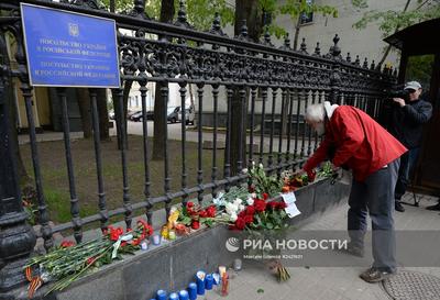 В Москве спустили флаг с посольства Украины - Газета.Ru | Новости