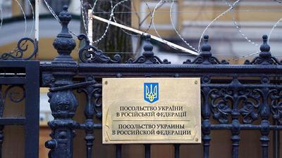 Pro-Kremlin Demonstrators Throw Eggs at Ukrainian Embassy in Moscow - The  Moscow Times