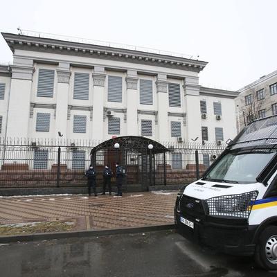 В Посольство Украины в Москве массово приходят граждане Российской  Федерации, чтобы выразить скорбь о погибших в ходе силового противостояния  в Киеве | Посольство Украины в Российской Федерации