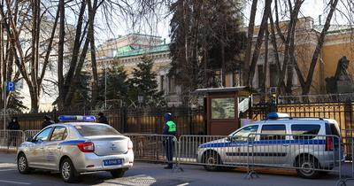 В Москве забросали яйцами посольство Украины - BBC News Русская служба