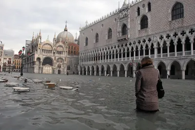 Наводнение в Венеции набирает обороты