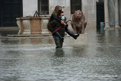 Три четверти Венеции затопило из-за сильнейшего за 40 лет наводнения