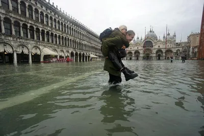 В Венеции почти пересохли каналы из-за отлива - Погода Mail.ru