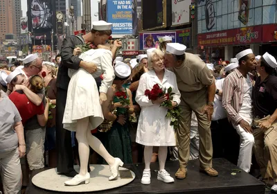 В США скончался герой легендарного снимка \"Поцелуй на Тайм-сквер\" 1945 года  | 19.02.2019 | Санкт-Петербург - БезФормата