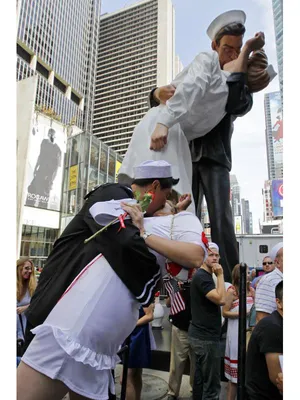 Флешмоб: Поцелуй на Таймс-сквер