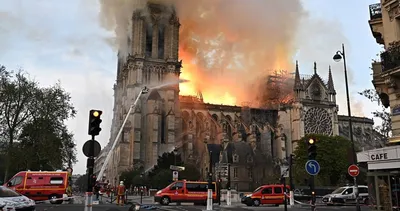 Пожар в Париже фото фотографии